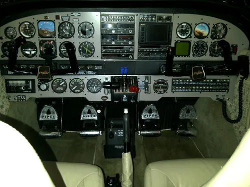 Piper PA-34 Seneca en vuelo, flota Aeroenlaces